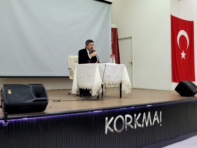 BAŞKAN ÖZER'DEN KONFERANS