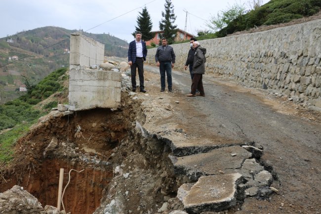 BAŞKAN ÖZER SAHA ÇALIŞMALARINI İNCELEDİ