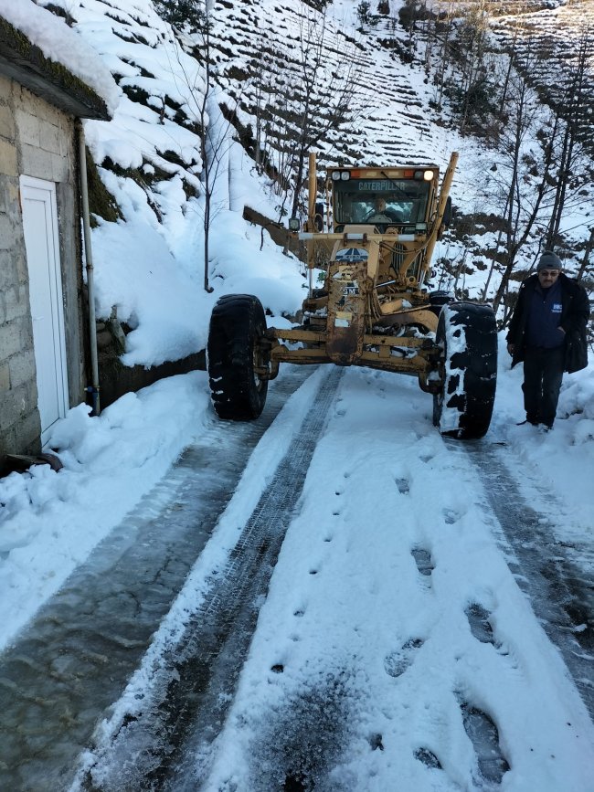 KAR KÜREME ÇALIŞMALARIMIZ DEVAM EDİYOR.