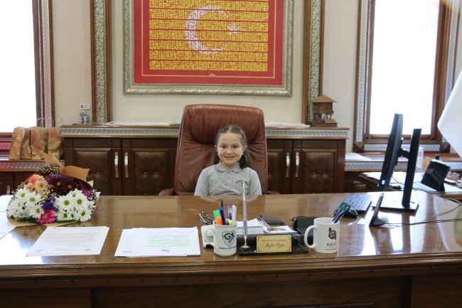 BAŞKAN KOLTUĞU DEVRETTİ