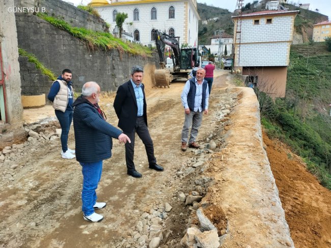 BAŞKAN ÖZER SAHA ÇALIŞMALARINI İNCELEDİ.