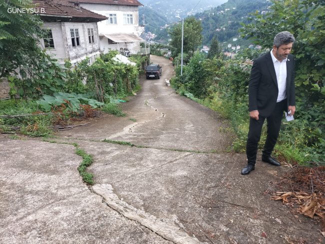 BAŞKAN ÖZER SAHA ÇALIŞMALARINI İNCELEDİ.