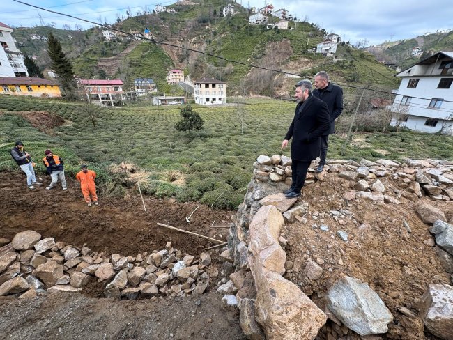 BAŞKAN ÖZER SAHA ÇALIŞMALARINI İNCELEDİ.
