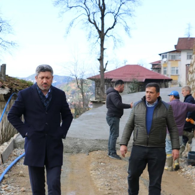 BAŞKAN ÖZER SAHA ÇALIŞMALARINI İNCELEDİ.