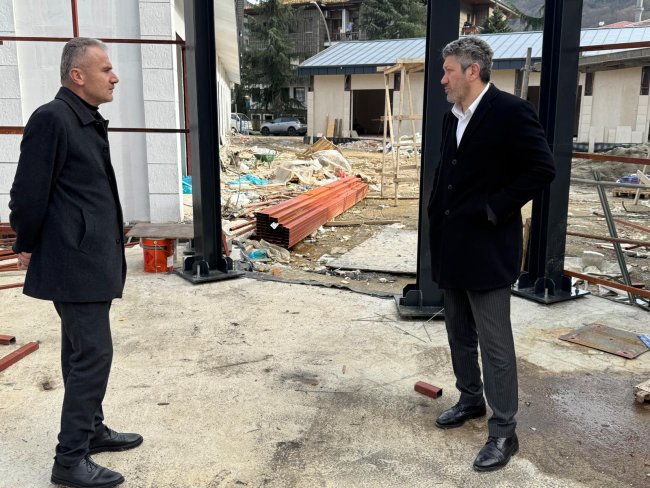 BAŞKAN ÖZER SAHA ÇALIŞMALARINI İNCELEDİ.