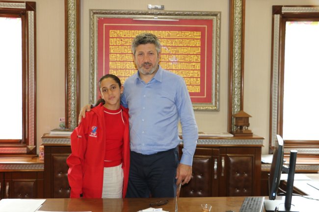 ŞAMPİYON SPORCUDAN ZİYARET