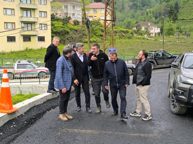 BAŞKAN ÖZER ASFALT ÇALIŞMALARINI İNCELEDİ.