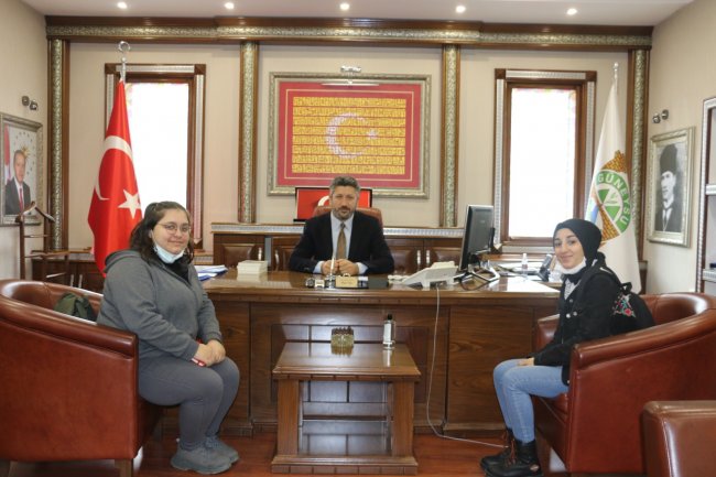ÖĞRENCİLERDEN BAŞKAN ÖZER'E ZİYARET