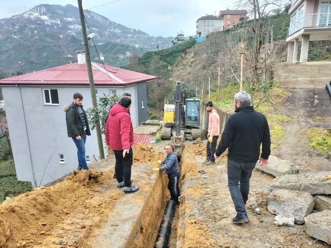 BAŞKAN ÖZER SAHA ÇALIŞMALARINI İNCELEDİ.