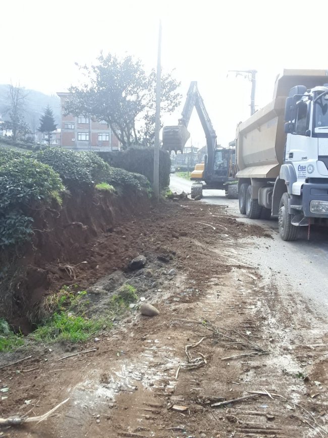 KÜÇÜKCAMİ MAHALLESİN'DE YOL GENİŞLETME ÇALIŞMALARI