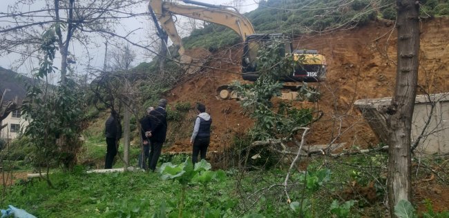 BAŞKAN ÖZER SAHA ÇALIŞMALARINI İNCELEDİ.