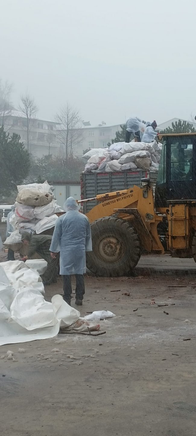 DEPREM BÖLGESİNE ODUN YARDIMLARI DEVAM EDİYOR