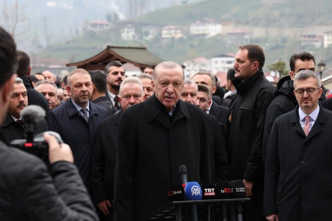 CUMHURBAŞKANIMIZ BAYRAM NAMAZINI GÜNEYSU'DA KILDI.