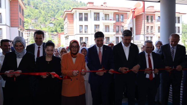 GÜNEYSU'DA SERGİ AÇILIŞI
