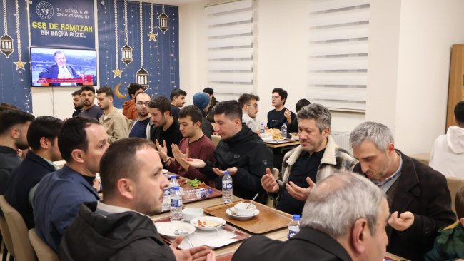 BAŞKAN ÖZER İFTAR VE SAHUR PROGRAMINA KATILDI.