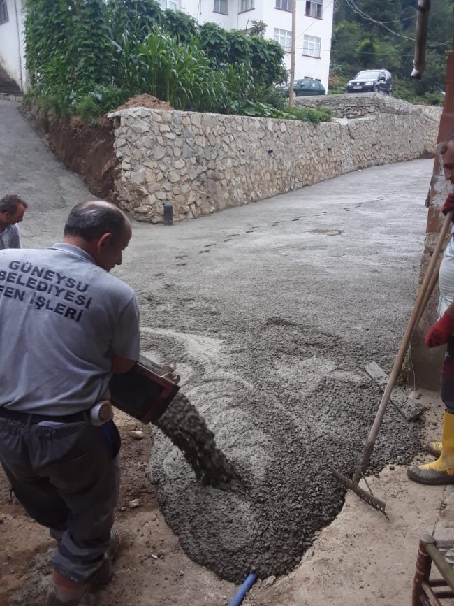 YOL BETONU ÇALIŞMALARIMIZ DEVAM EDİYOR