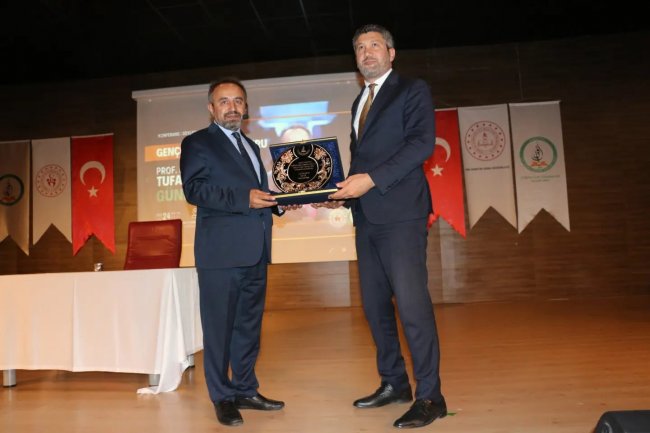 PROF.DR. TUFAN GÜNDÜZ'DEN İLÇEMİZDE KONFERANS