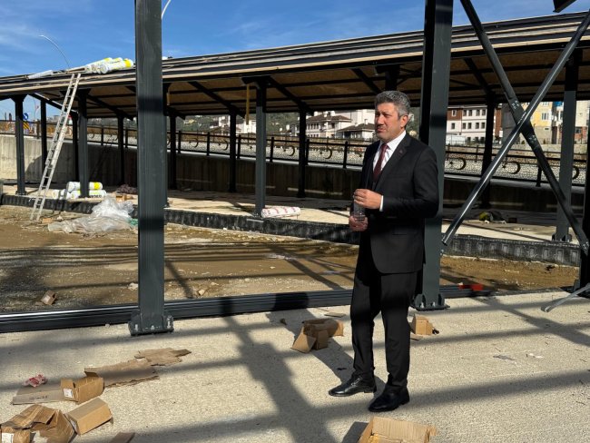 BAŞKAN ÖZER SAHA ÇALIŞMALARINI İNCELEDİ.