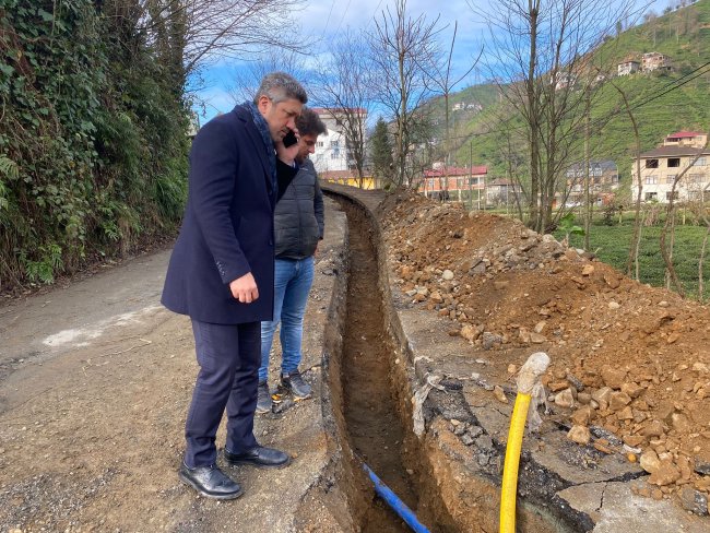 BAŞKAN ÖZER SAHA ÇALIŞMALARINI İNCELEDİ.