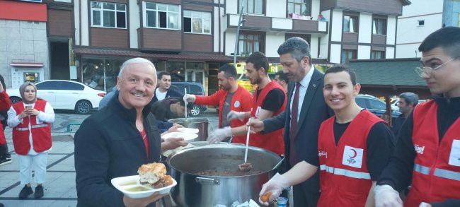 MERKEZ CAMİ AVLUSUNDA İFTAR PROGRAMI DÜZENLENDİ.