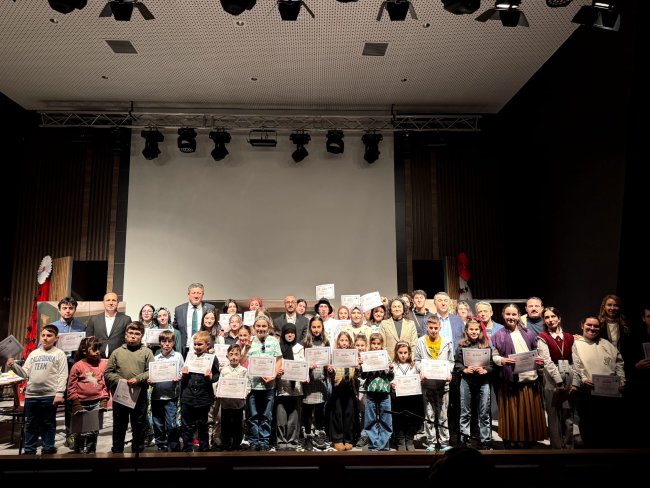 GÜNEYSU'DA TİYATRO OYUNU SAHNE ALDI