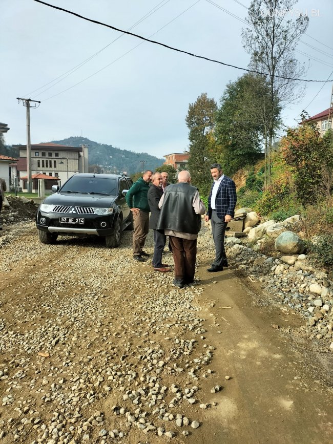 BAŞKAN ÖZER SAHA ÇALIŞMALARINI İNCELEDİ.