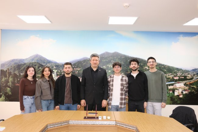 ÖĞRENCİLERDEN BAŞKAN ÖZER'E ZİYARET