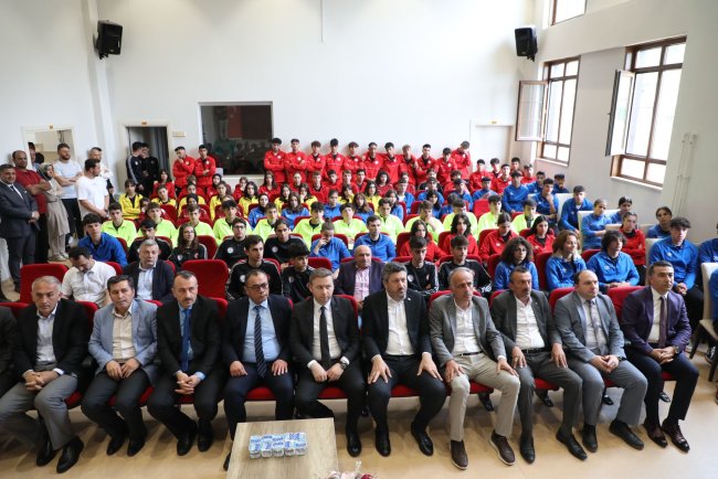 GÜNEYSU SPOR LİSESİNDE ÖDÜL TÖRENİ