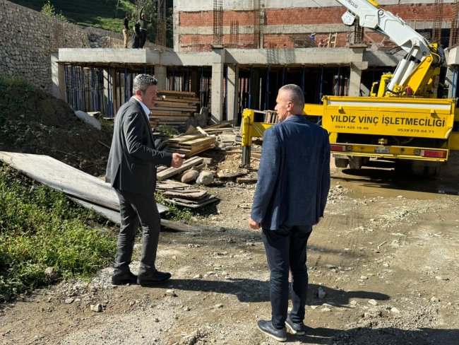 BAŞKAN ÖZER SAHA ÇALIŞMALARINI İNCELEDİ.