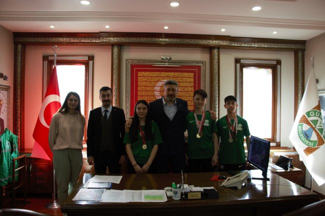 ŞAMPİYON ÖĞRENCİLERDEN ZİYARET