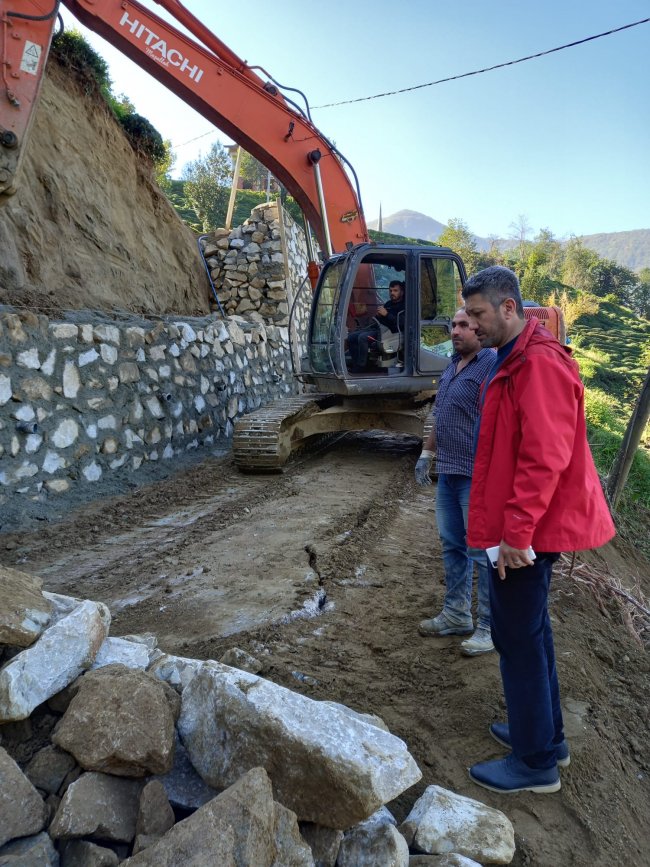 BAŞKAN ÖZER SAHA ÇALIŞMALARINI İNCELEDİ